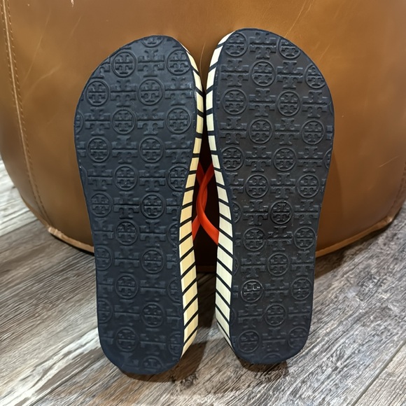 Tory Burch size 8 wedge flip flops - Picture 6 of 6